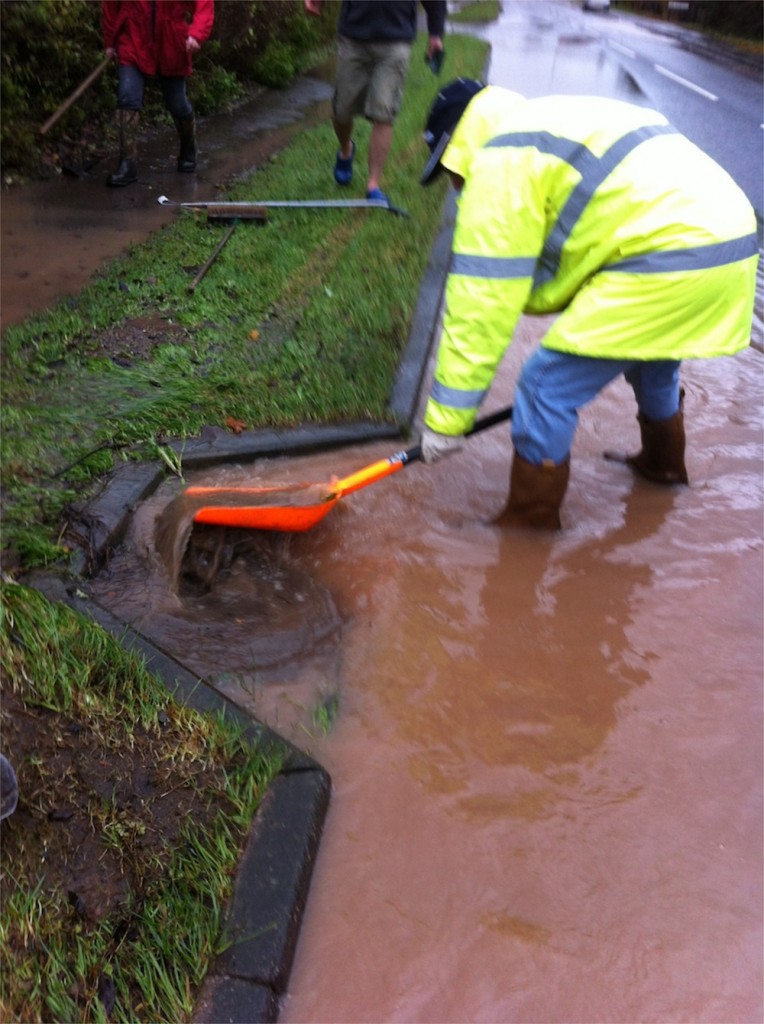 25/11/2012 Concerned residents clearing blocked drains on Halam Road by Ben Huson